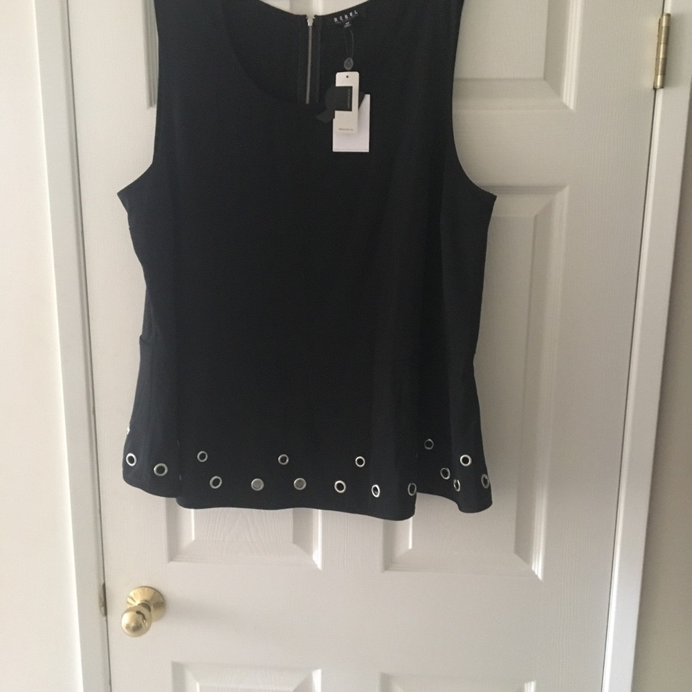 Sz 3X, Black Sleeveless Top with Grommet Details